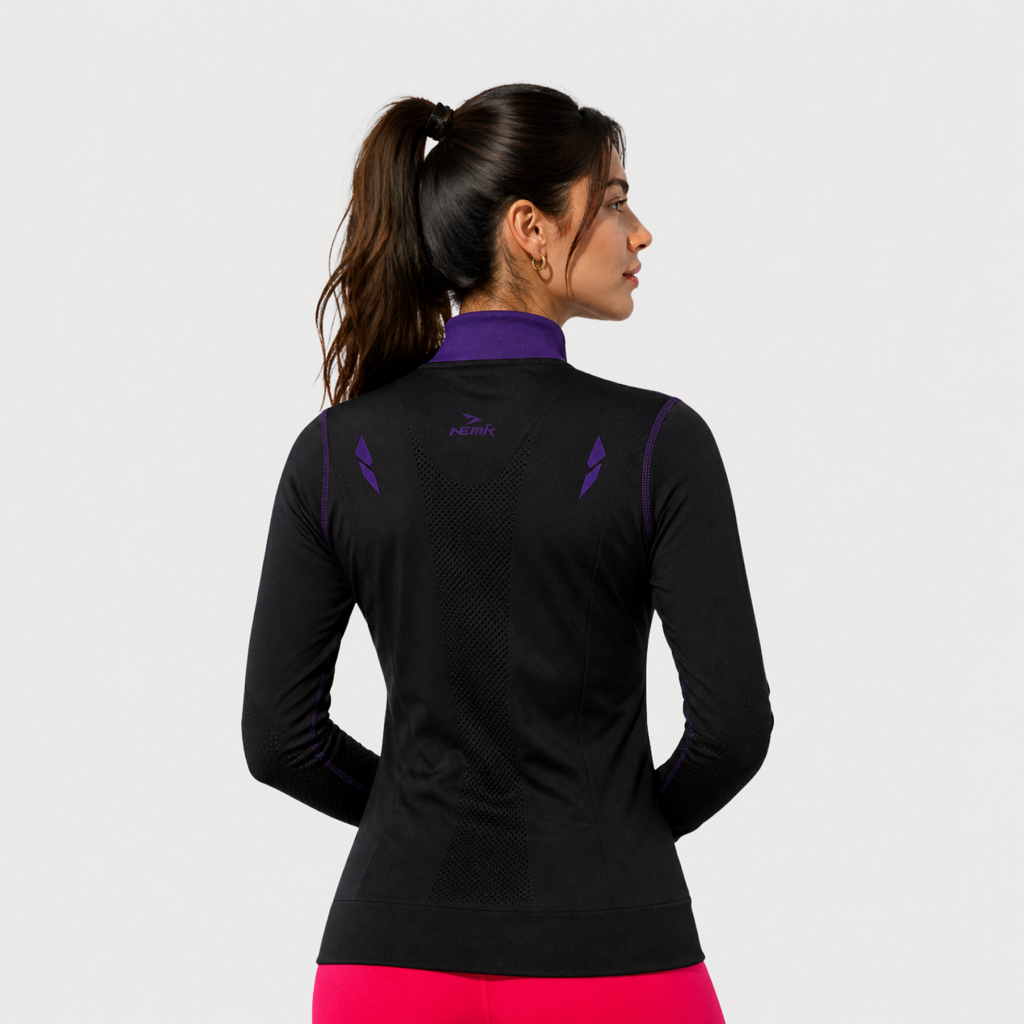 Chamarra Con Bolsa Hard Running Negro/Morado Grape