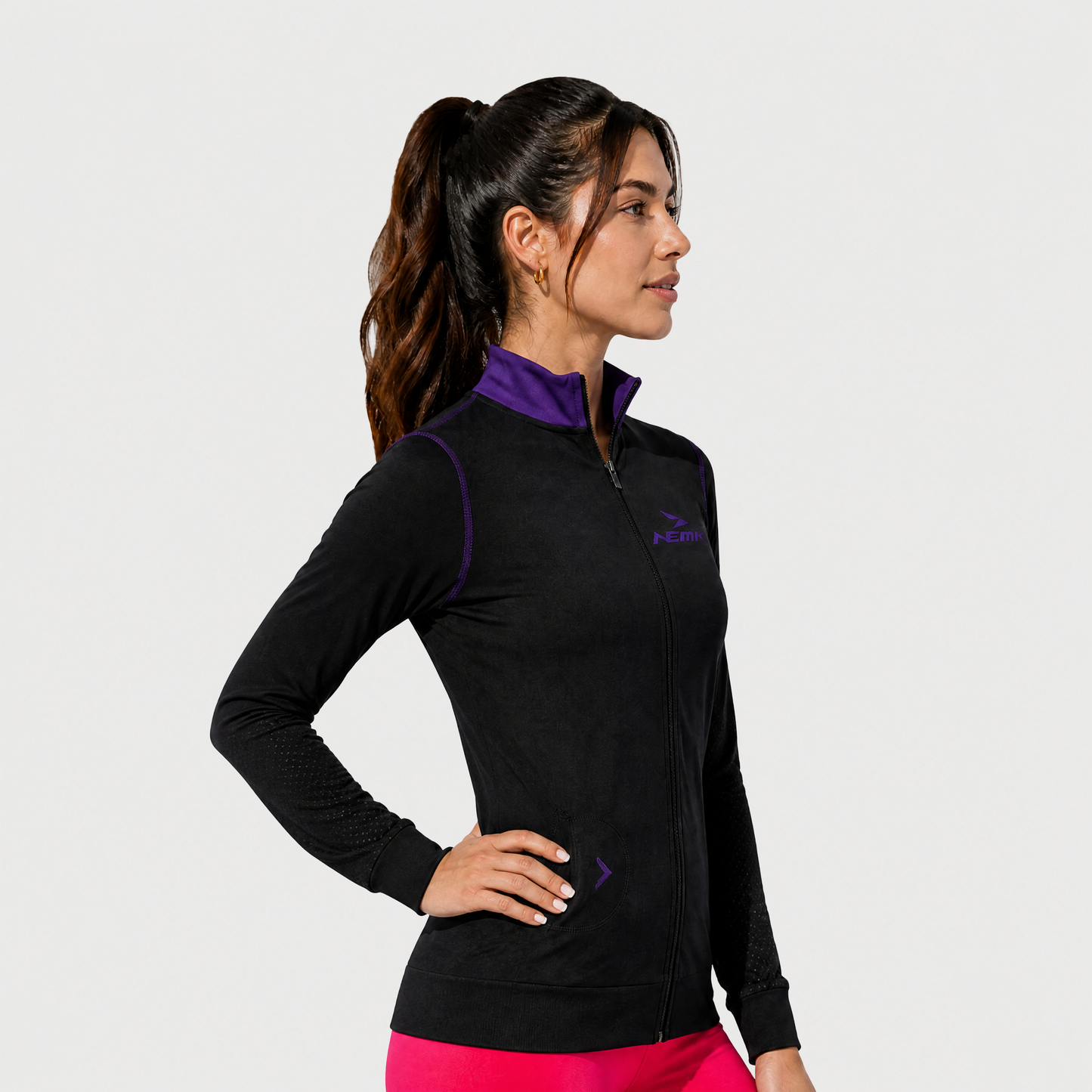 Chamarra Con Bolsa Hard Running Negro/Morado Grape